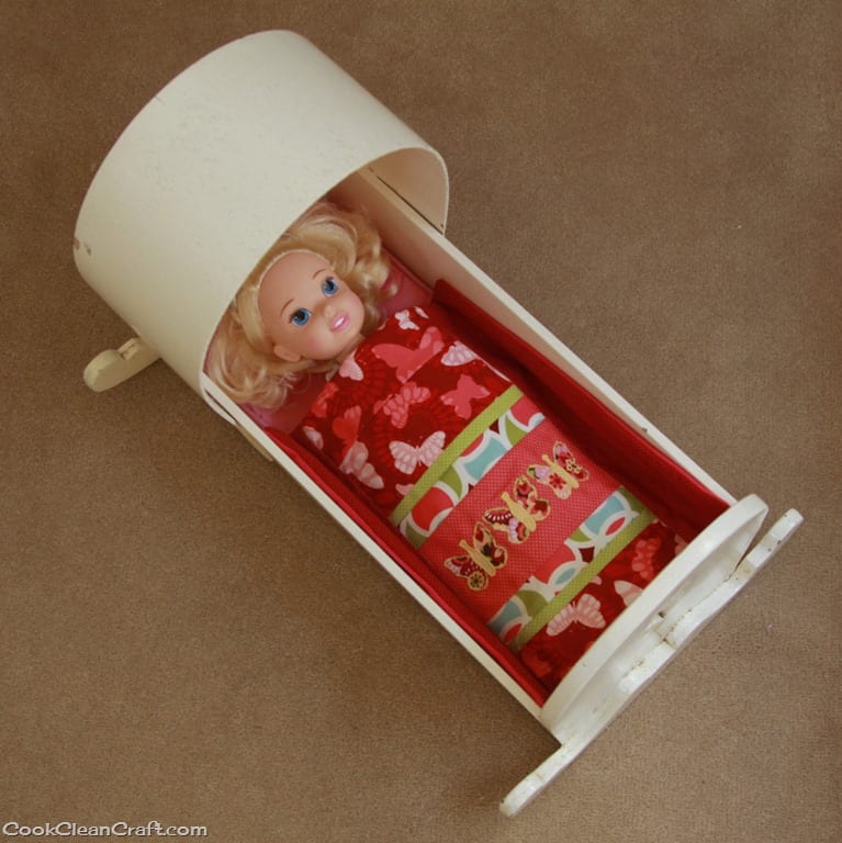 http://cookcleancraft.com/wp-content/uploads/2014/04/Dolls-Cradle-Bedding-Set.jpg