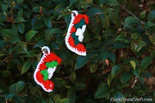 http://cookcleancraft.com/wp-content/uploads/2015/12/Granny-Square-Crochet-Christmas-stocking-1_thumb.jpg