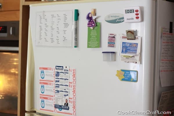 Are you sick of writing your shopping lists on scraps of paper? Create a DIY reusable shopping list. Added bonus, it prompts you to buy the products you regularly need.