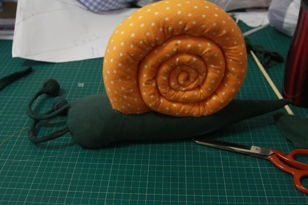 Sew a stuffed snail (26)