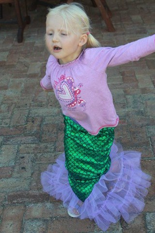 How to sew a Mermaid Tail - great sewing tutorial for the Little Mermaid and Ariel lover (because you can never have too many Disney Princess costumes!)