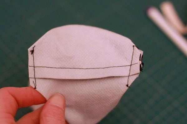 How to sew a waterproof zip pouch (30)