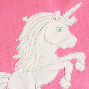 How to free motion applique. Great tool for embellishing clothing, cushions or quilts. Includes free unicorn template.